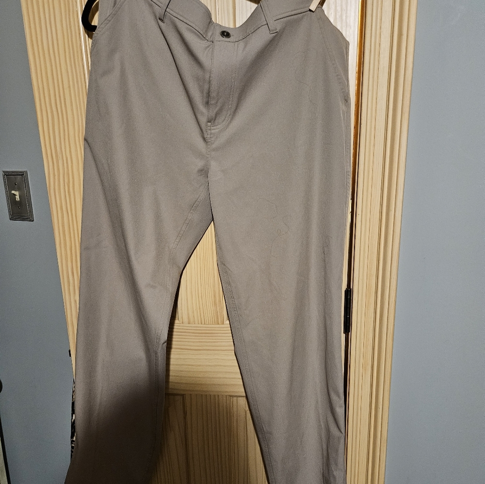 Euc Ns 32Degree soft fit kaki pants. Very comfy.     34 inseam